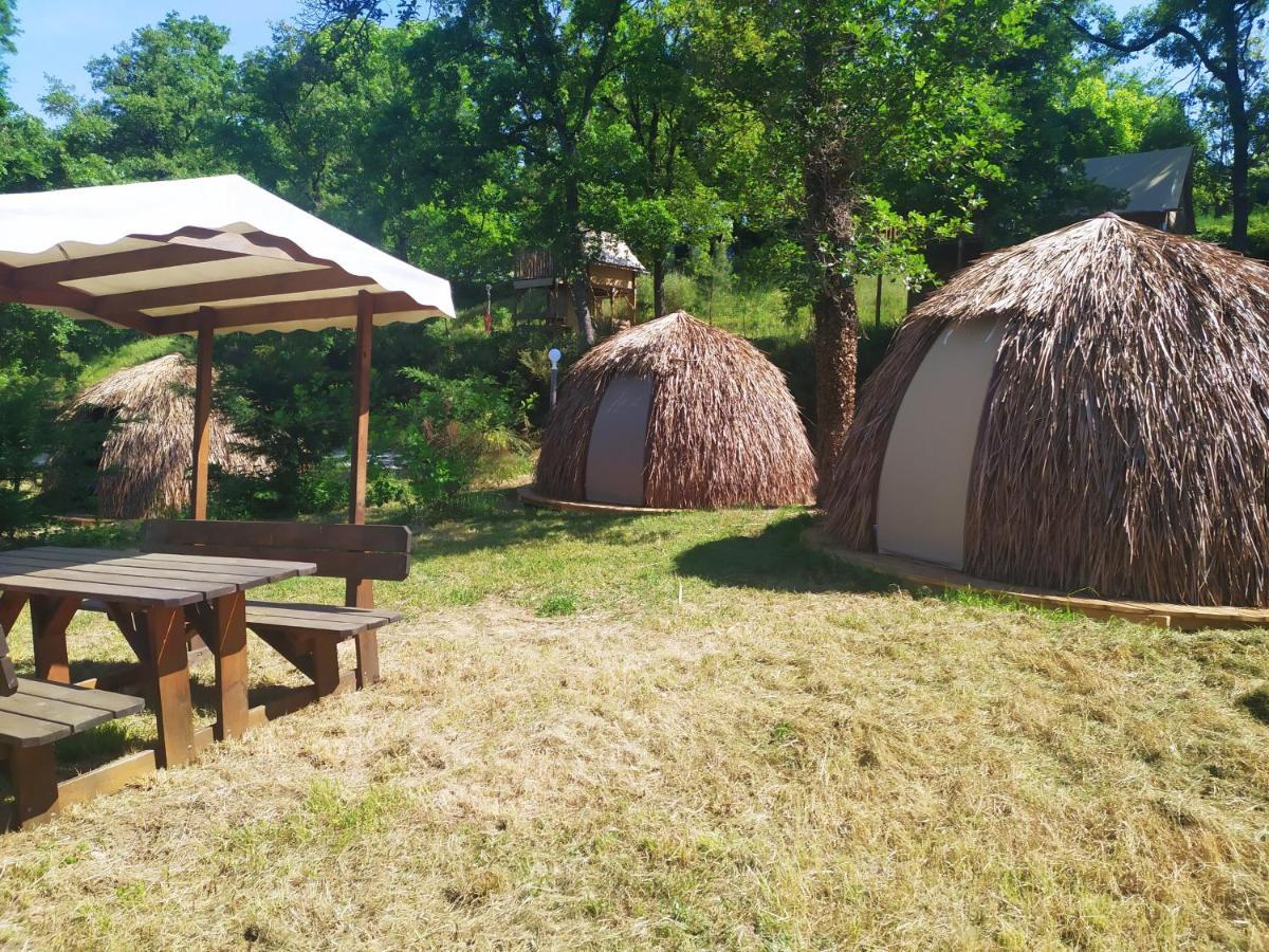 Camping Domaine De Senaud Albon Esterno foto