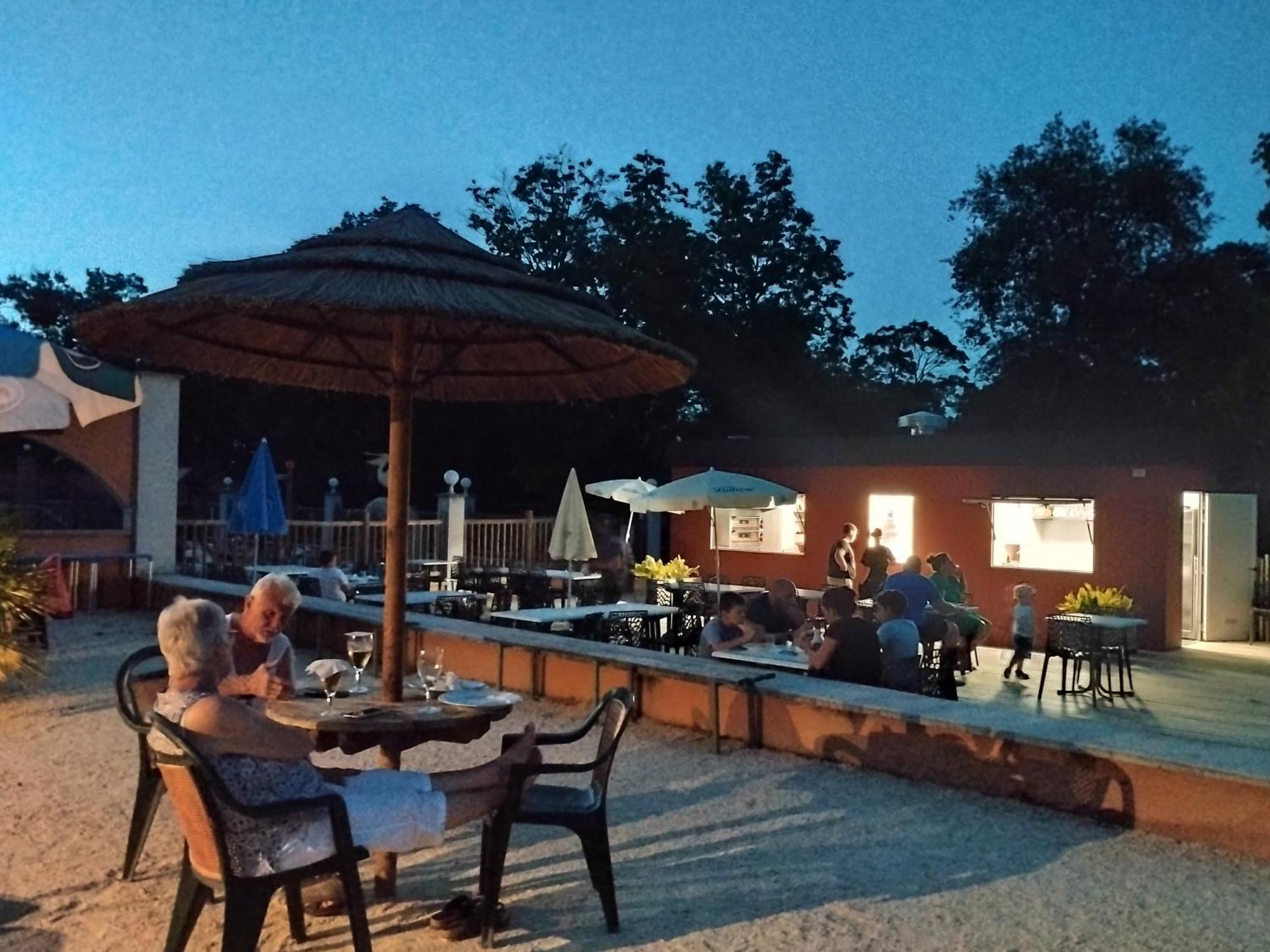 Camping Domaine De Senaud Albon Esterno foto