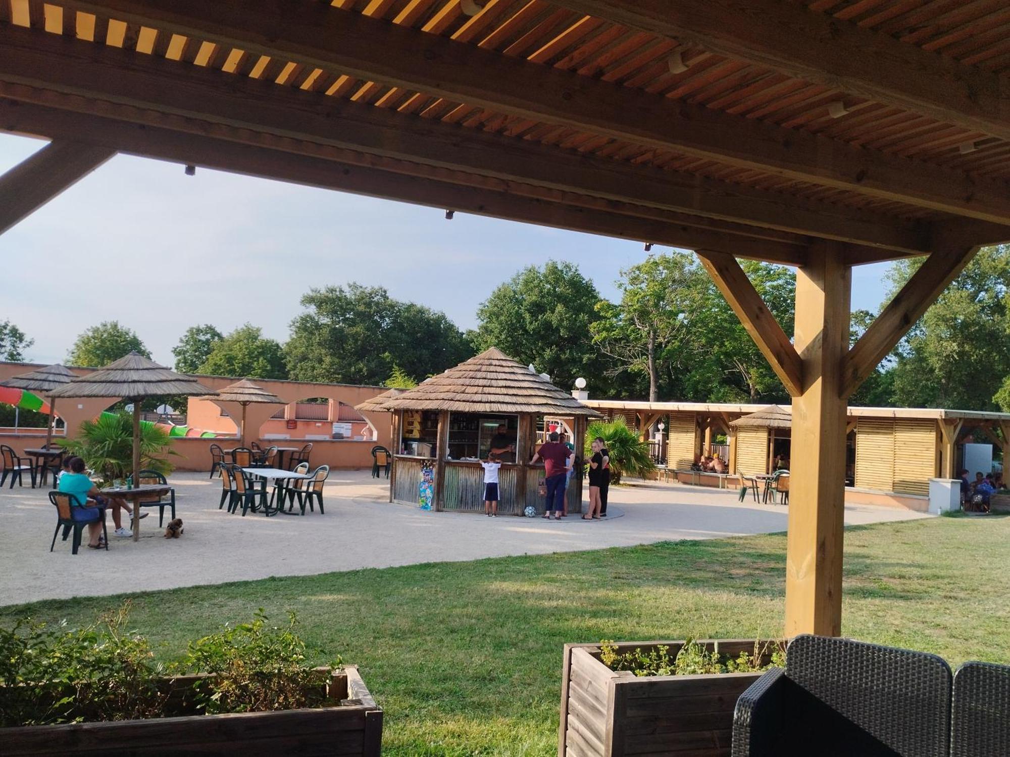 Camping Domaine De Senaud Albon Esterno foto